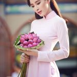 Chụp kỷ yếu với hoa sen